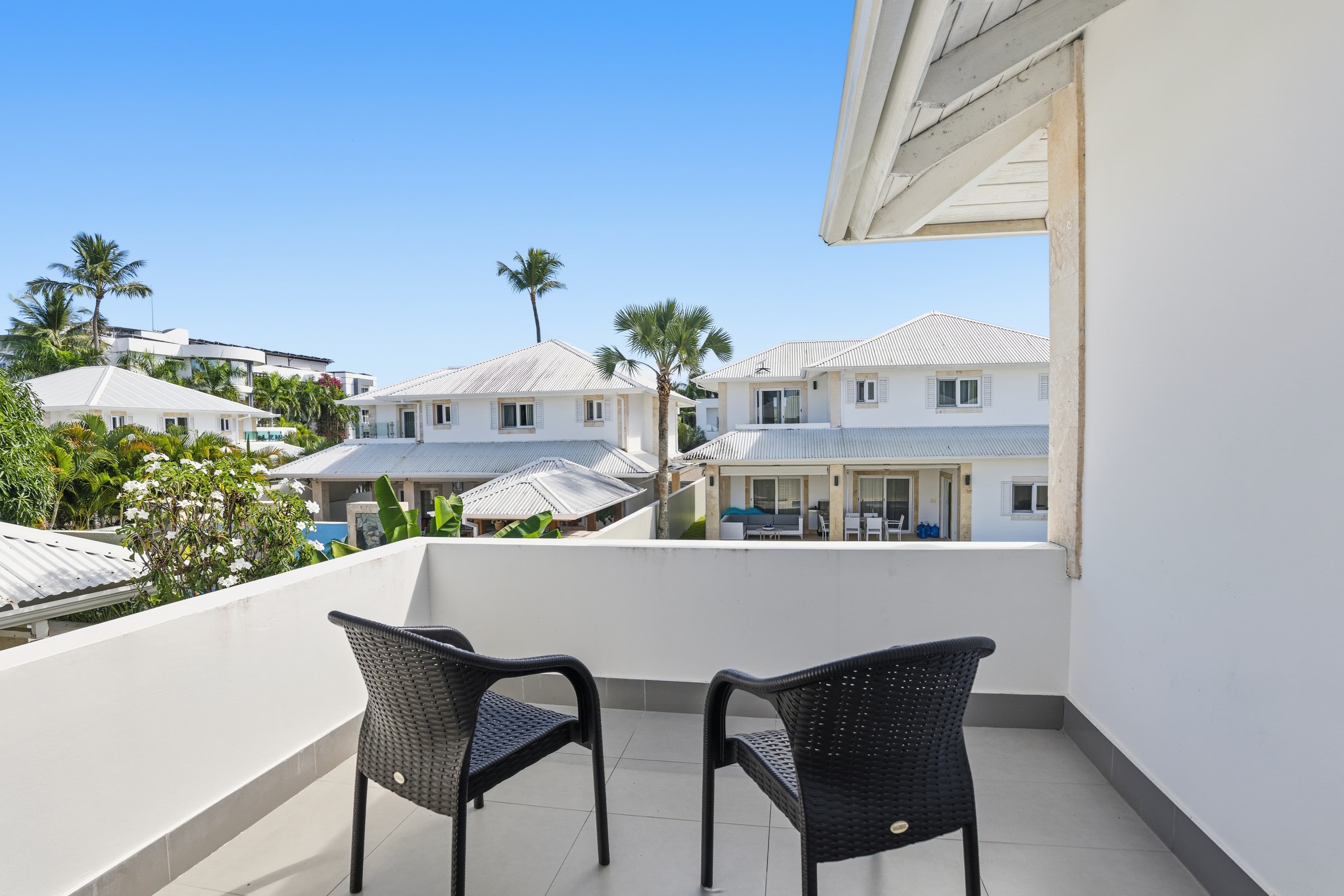 The Azura Residence thumbnail 16