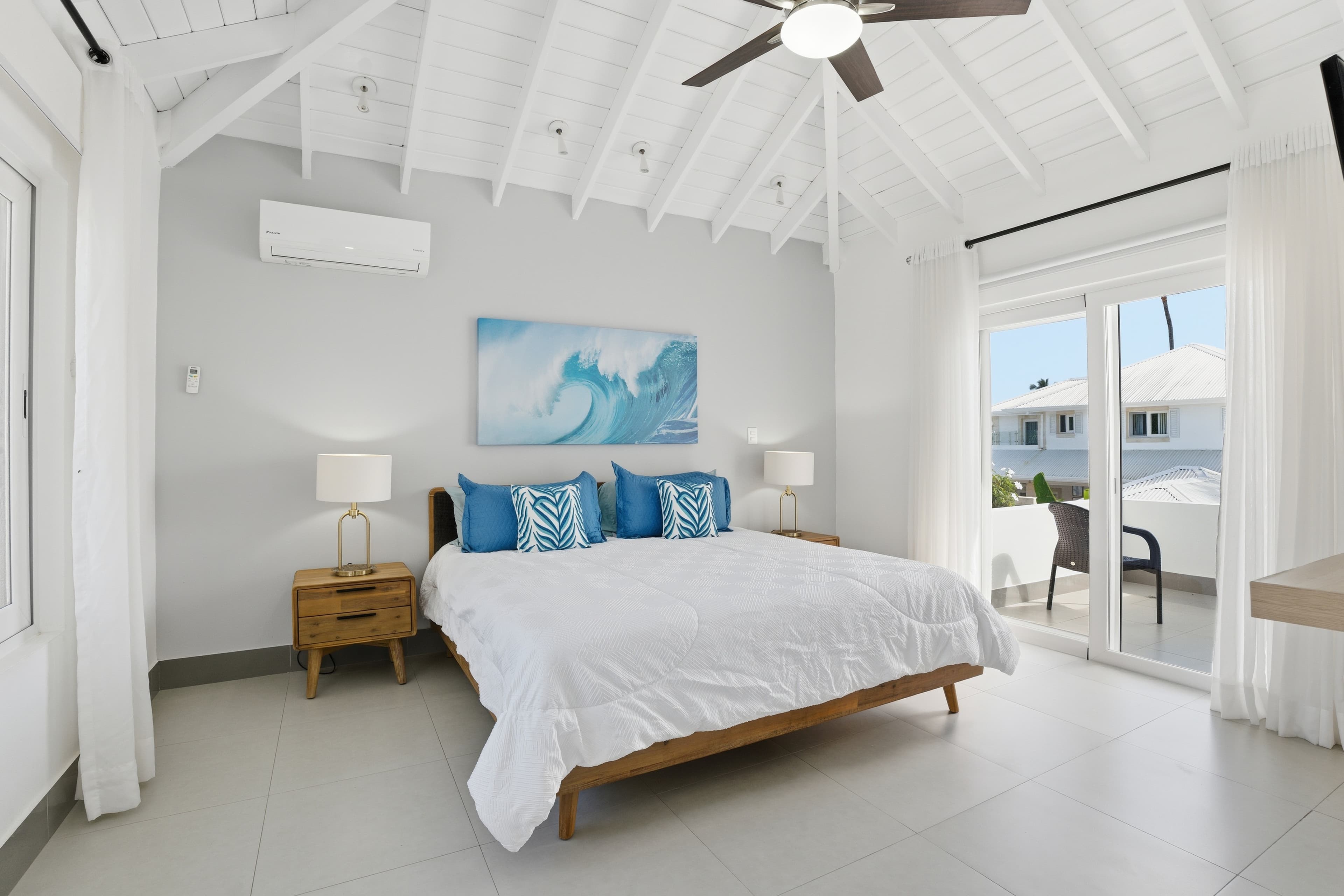 The Azura Residence thumbnail 6