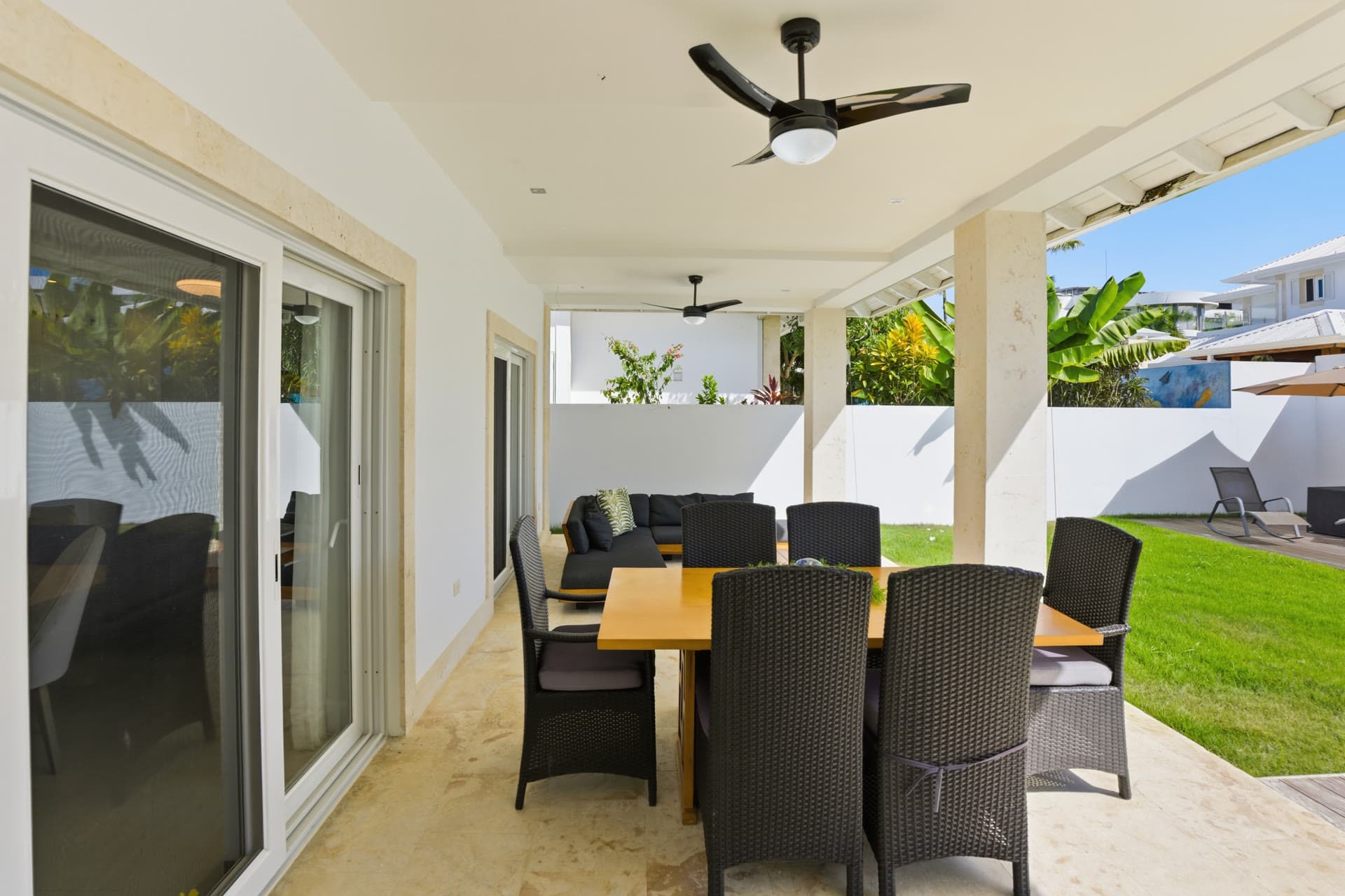 The Azura Residence thumbnail 5