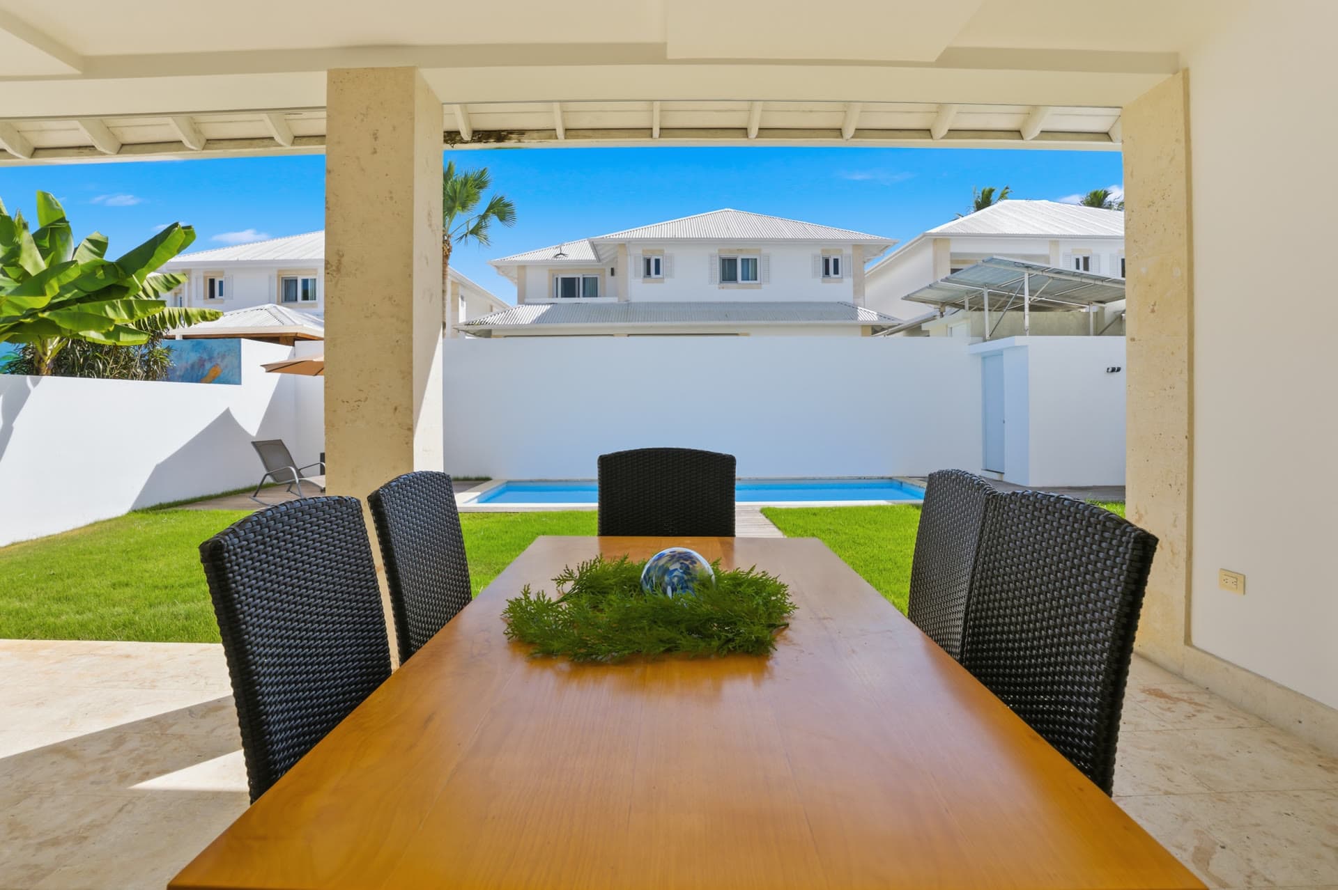The Azura Residence thumbnail 17