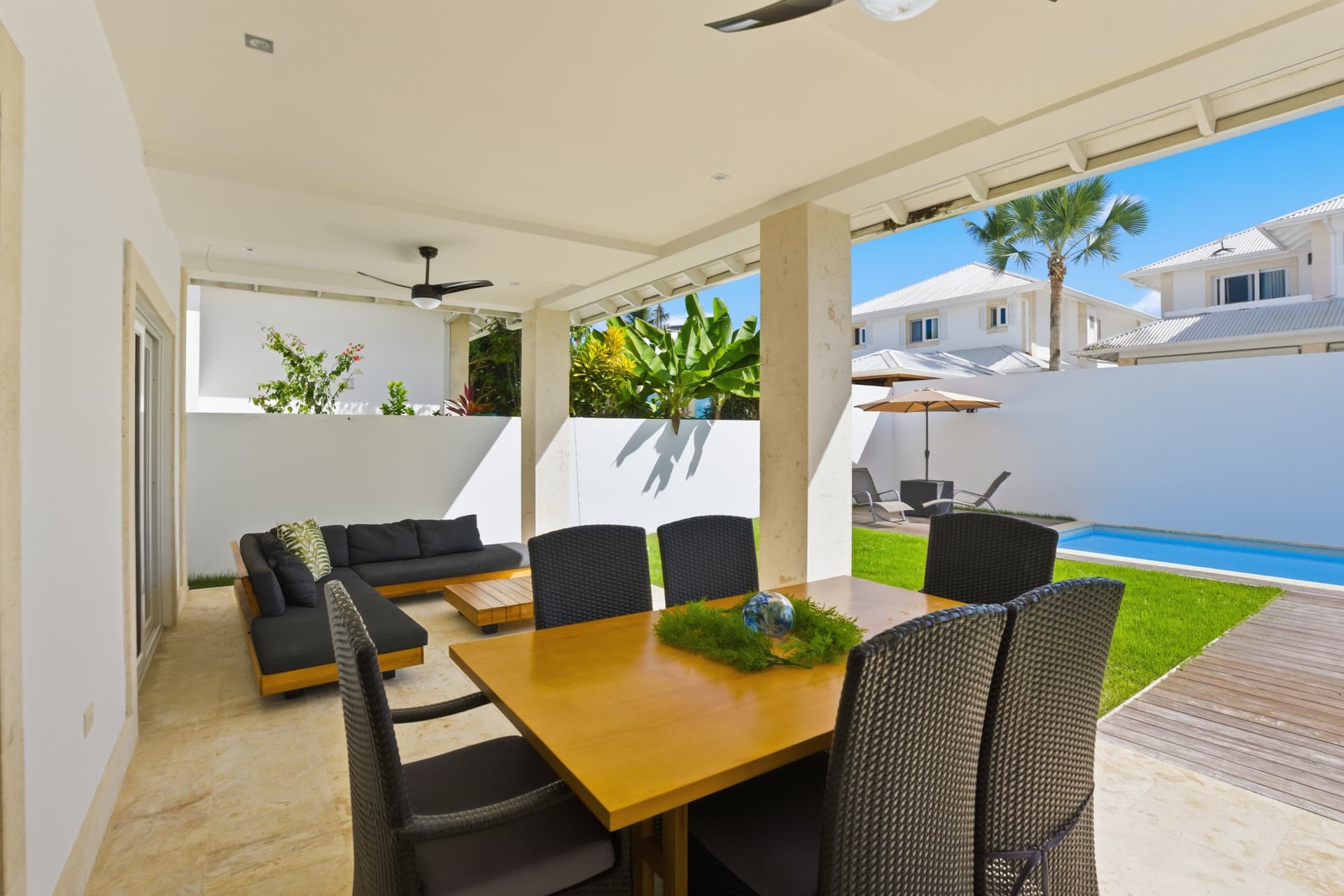 The Azura Residence thumbnail 13